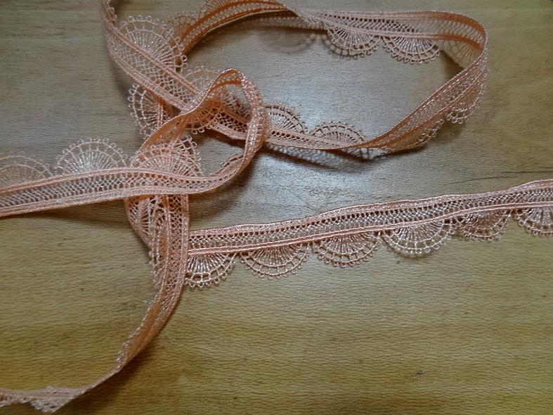 Dentelle fine festonnee saumon 2