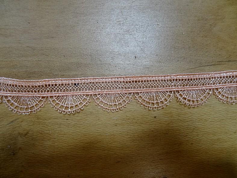 Dentelle fine festonnee saumon 3