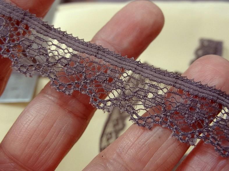 Dentelle fine marron glace 1