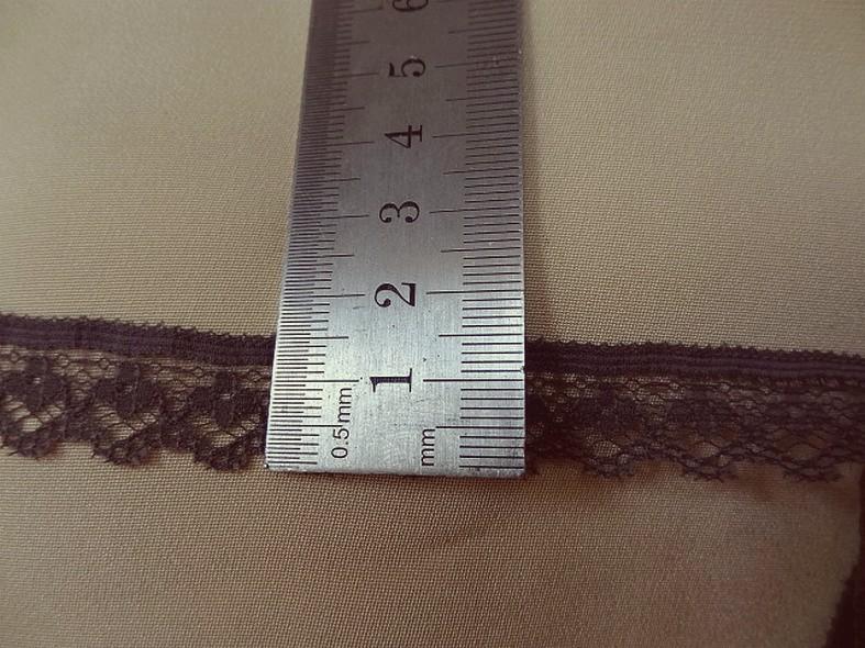 Dentelle fine marron glace 3