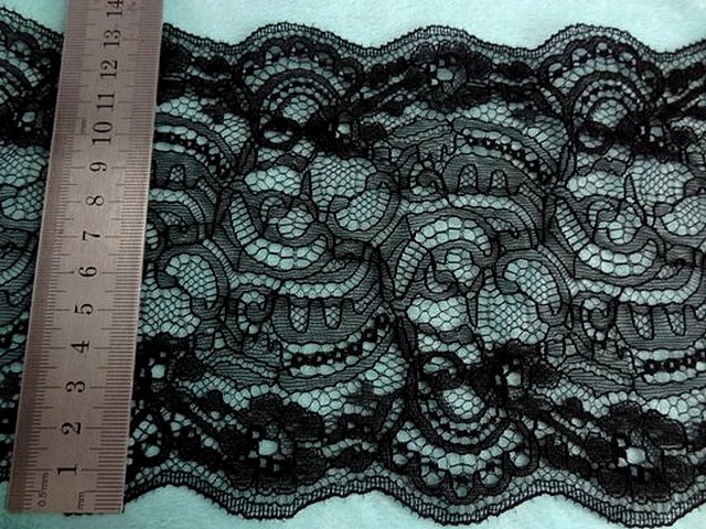 Dentelle fine mecanique noire 1