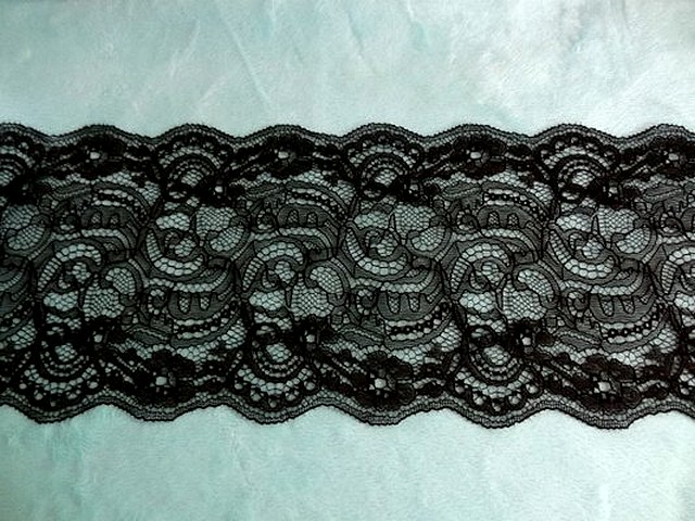 Dentelle fine mecanique noire 3