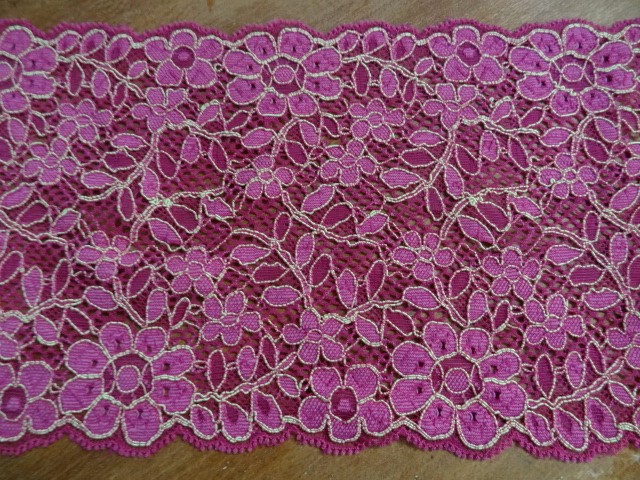 Dentelle fuchsia extensible grande largeur 2