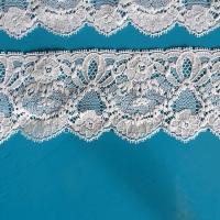 Dentelle ivoire classique festonnee 3