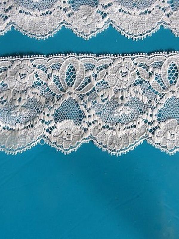 Dentelle ivoire classique festonnee 3 