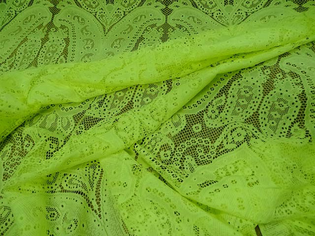Dentelle jaune chartreuse motif classique 3
