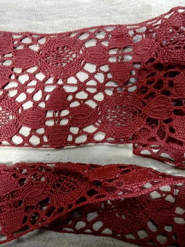 Dentelle large de coton crochete rouge fraise 1 