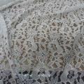 Dentelle lycra blanc casse fleurs et volutes 