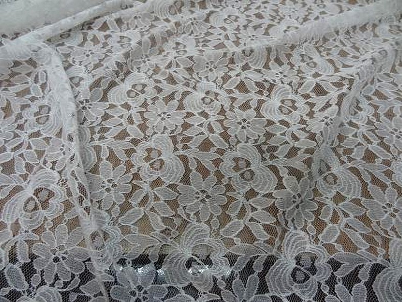 Dentelle lycra blanc casse fleurs et volutes