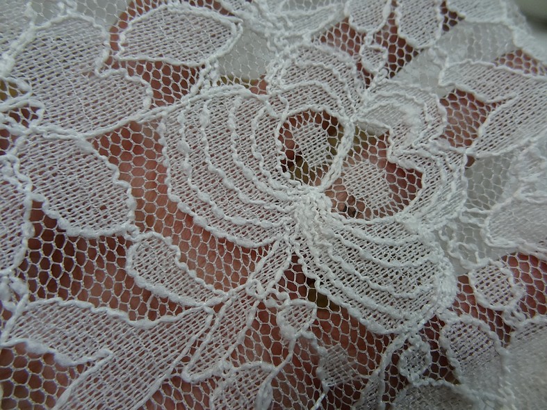 Dentelle lycra fleurie blanc casse 1
