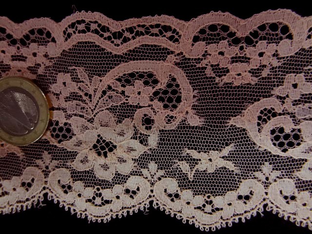 Dentelle mecanique rose saumonee 3