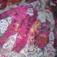 Dentelle motif lis rose et blanc 1 