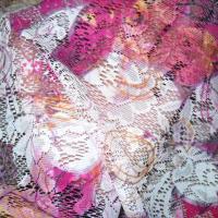 Dentelle motif lis rose et blanc 2 