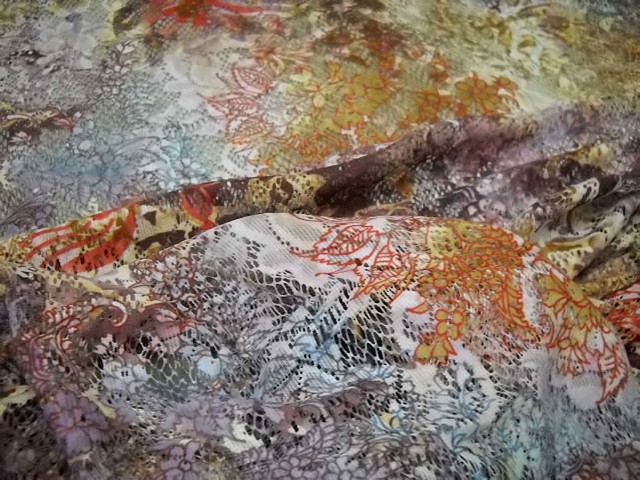 Dentelle motifs fleuris marron ocre 2