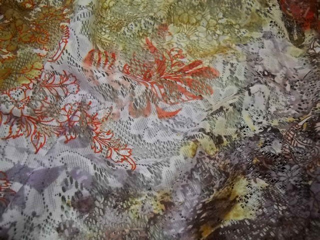 Dentelle motifs fleuris marron ocre 3