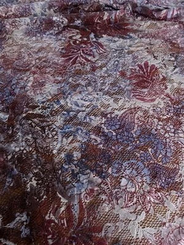 Dentelle motifs fleurs prune mauve 1 