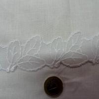Dentelle mousseline brodee champetre blanche 1 