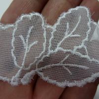 Dentelle mousseline brodee champetre blanche 2 