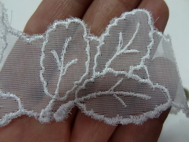 Dentelle mousseline brodee champetre blanche 2