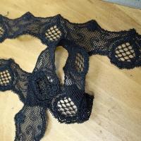 Dentelle noire festonnee 2