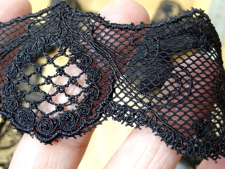 Dentelle noire festonnee 3