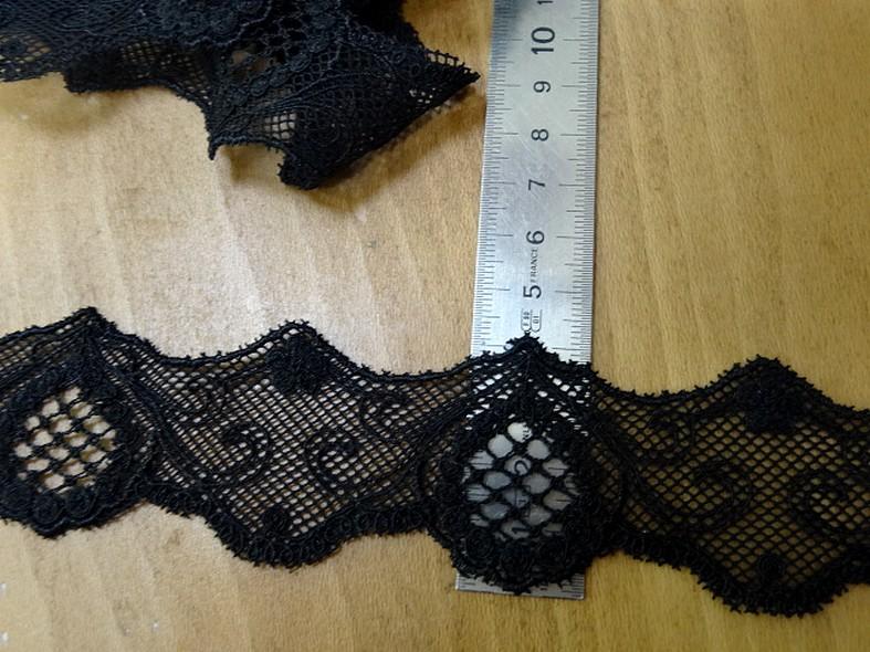 Dentelle noire festonnee 4