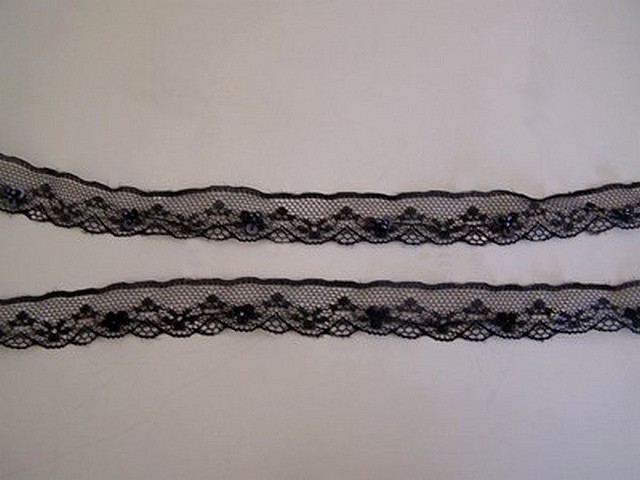 Dentelle noire fine sequins et perles 1