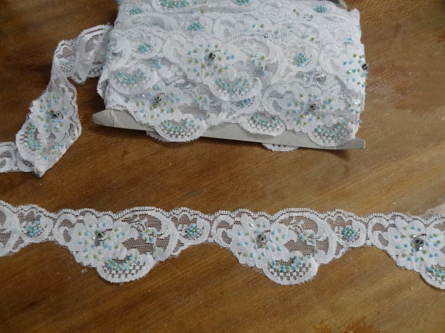 Dentelle nuage blanche perlee 1 1