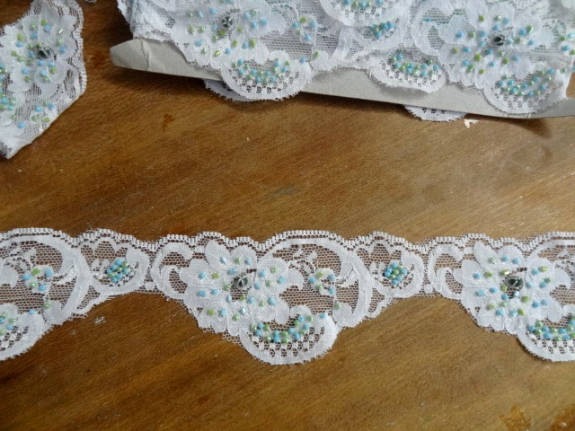 Dentelle nuage blanche perlee 2