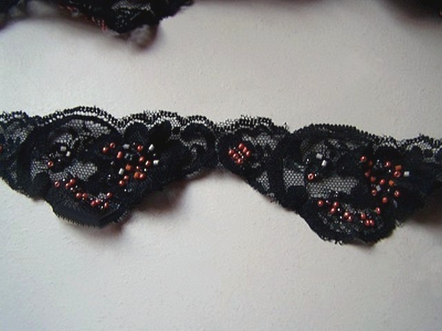 Dentelle nuage noire perlee 1