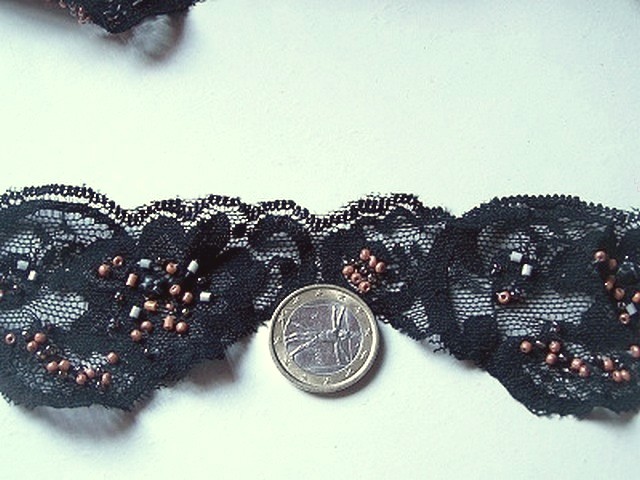 Dentelle nuage noire perlee 3