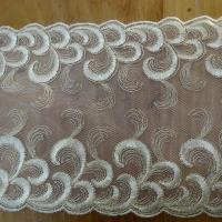 Dentelle resille brodee teinte beurre plumes 1 