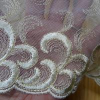 Dentelle resille brodee teinte beurre plumes 3 