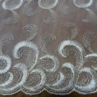 Dentelle resille brodee teinte beurre plumes 4 