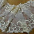 Dentelle resille brodee teinte beurre plumes 5 