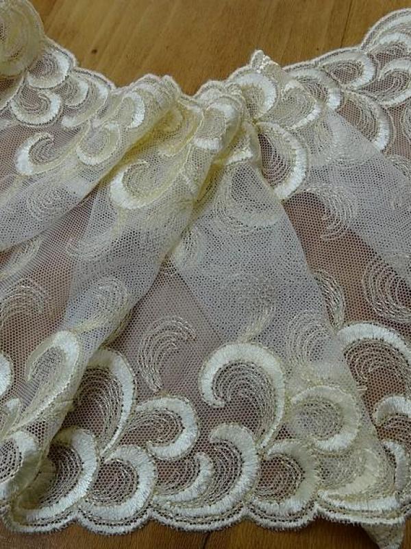 Dentelle resille brodee teinte beurre plumes 5 