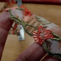 Dentelle resille extensible corail et vert tilleul fleuri 2 