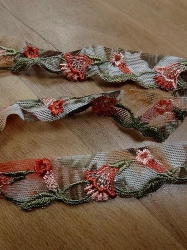 Dentelle resille extensible corail et vert tilleul fleuri 5 