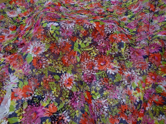 Dentelle seche motif bouquet 2