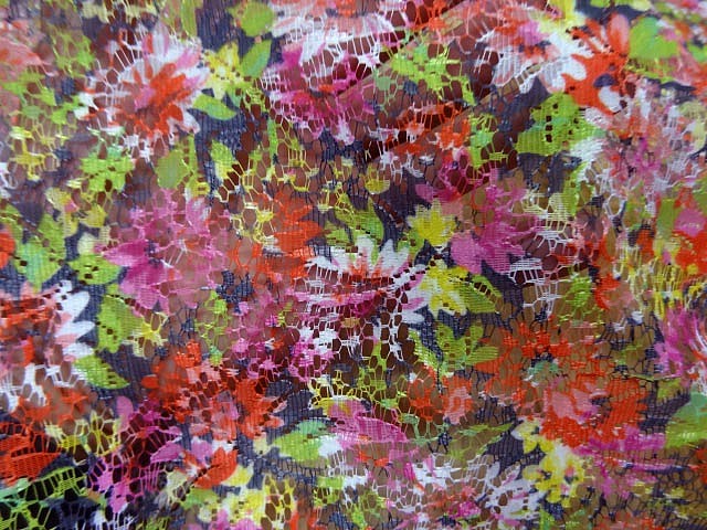 Dentelle seche motif bouquet 3