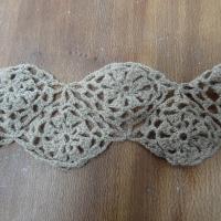 Dentelle tricotee beige fleurs en lainage 1