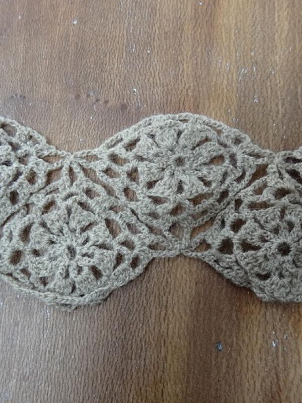 Dentelle tricotee beige fleurs en lainage 1 