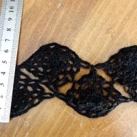 Dentelle tricotee fleurs noires en laine 2