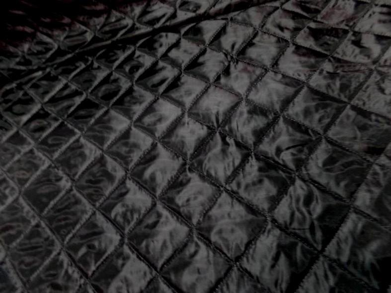 Doublure matelassee polyester noire couture carreaux 1