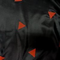 Doublure noire imprime triangle