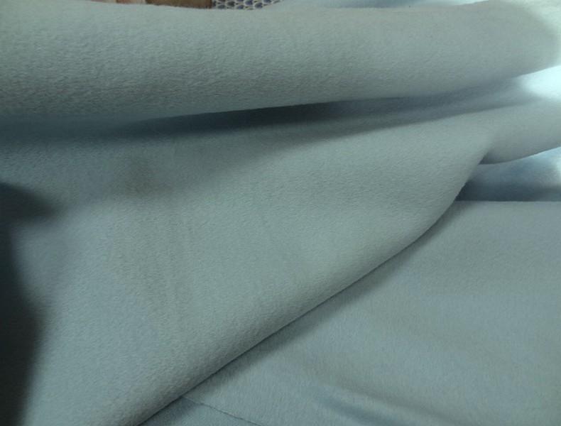 Drap de laine bleu dragee