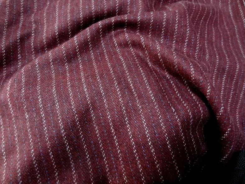 Drap de laine bordeaux fines rayures bleu ciel et blanc cassé