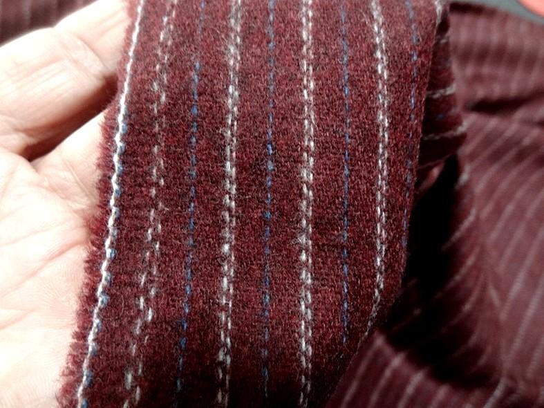Drap de laine bordeaux fines rayures bleu ciel et blanc casse 2