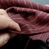 Drap de laine bordeaux fines rayures bleu ciel et blanc casse 4