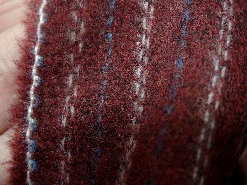 Drap de laine bordeaux fines rayures bleu ciel et blanc casse 5